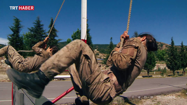 Dünyanın en iyi komandoları Foça Jandarma Komando Okulu'ndan çıkıyor